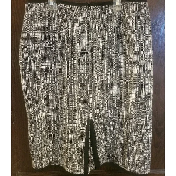 Talbots Tweed Geometric Lined Pencil Skirt Black White Long Zip Size 10 Business - Picture 4 of 9